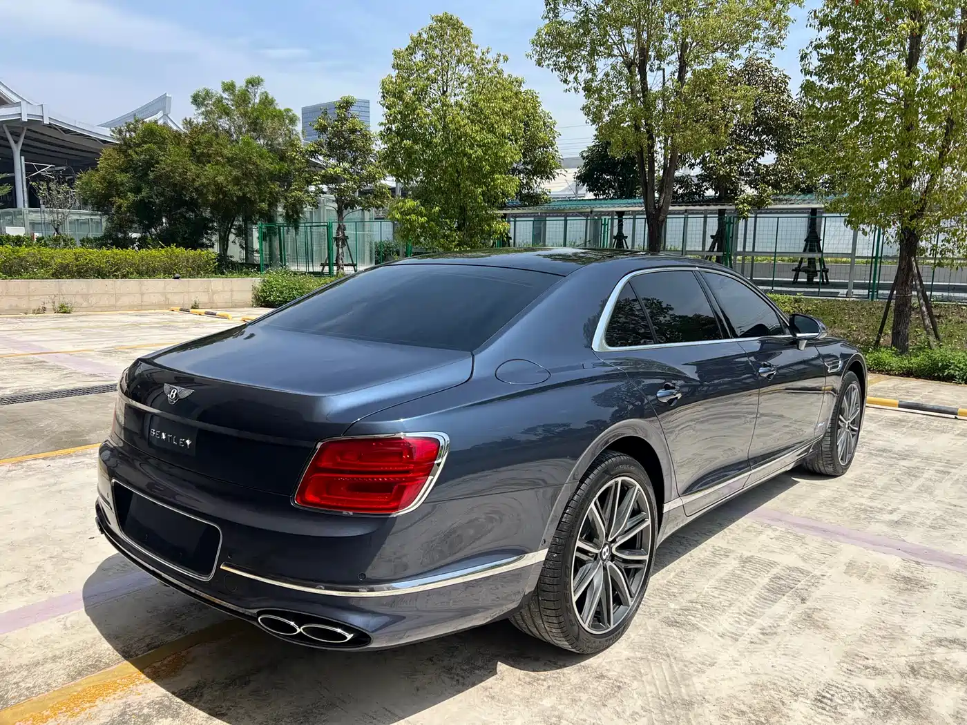 BENTLEY FLYING SPUR PLUG-IN HYBRID