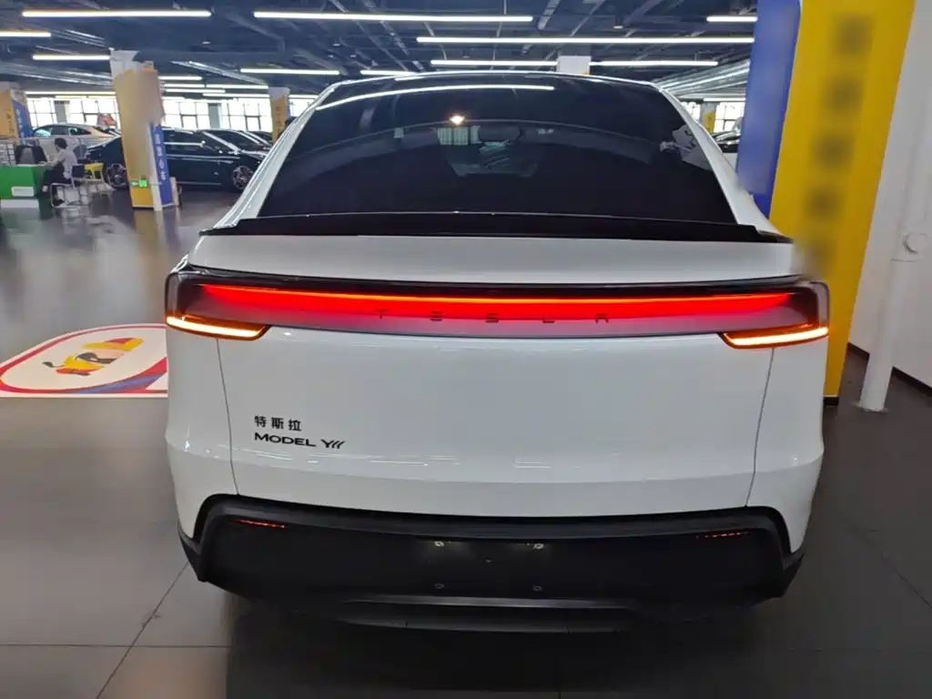 Tesla Model Y L 2025 2025 Facelift Long Range AWD