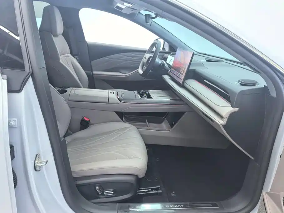 Geely Galaxy Galaxy Xingyao 8 2026 2025 130km EM-i Premium Edition