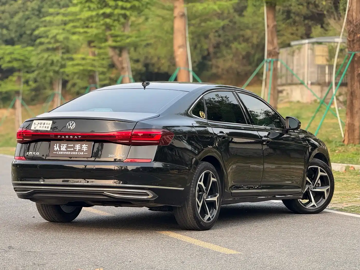 Volkswagen Passat 2024 380TSI Starlight Luxury Edition фото 5