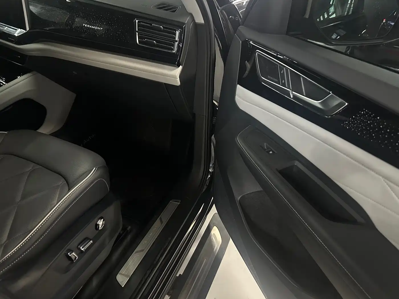 Volkswagen Teramont 2023 380TSI AWD Premium Flagship Edition фото 8