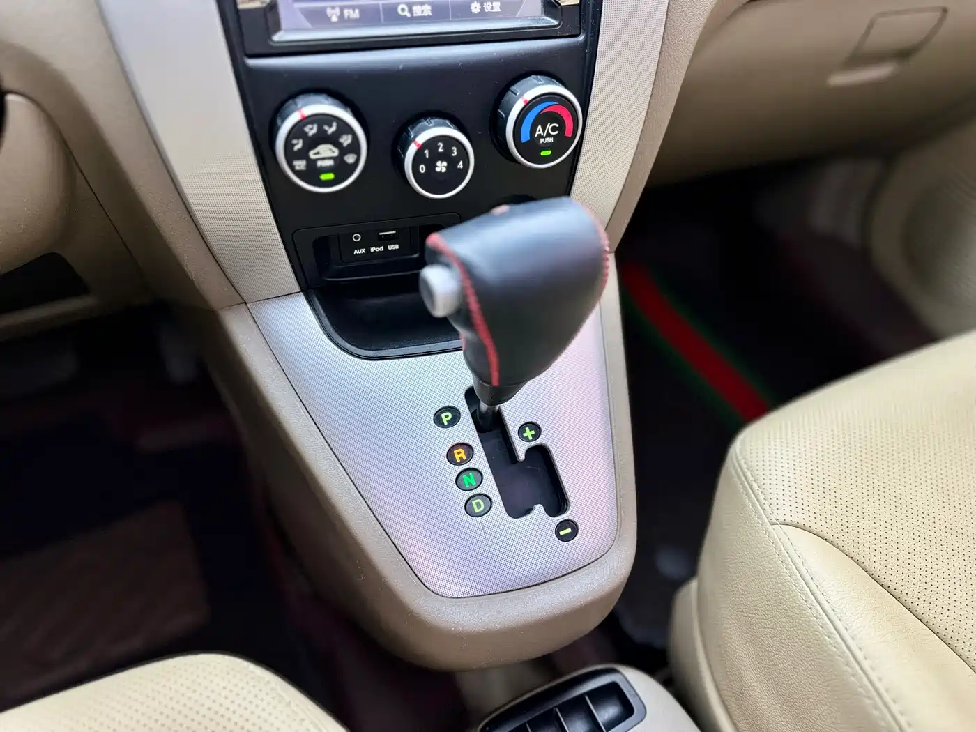 Hyundai Tucson 2013 2.0L Automatic 2WD Comfort фото 9