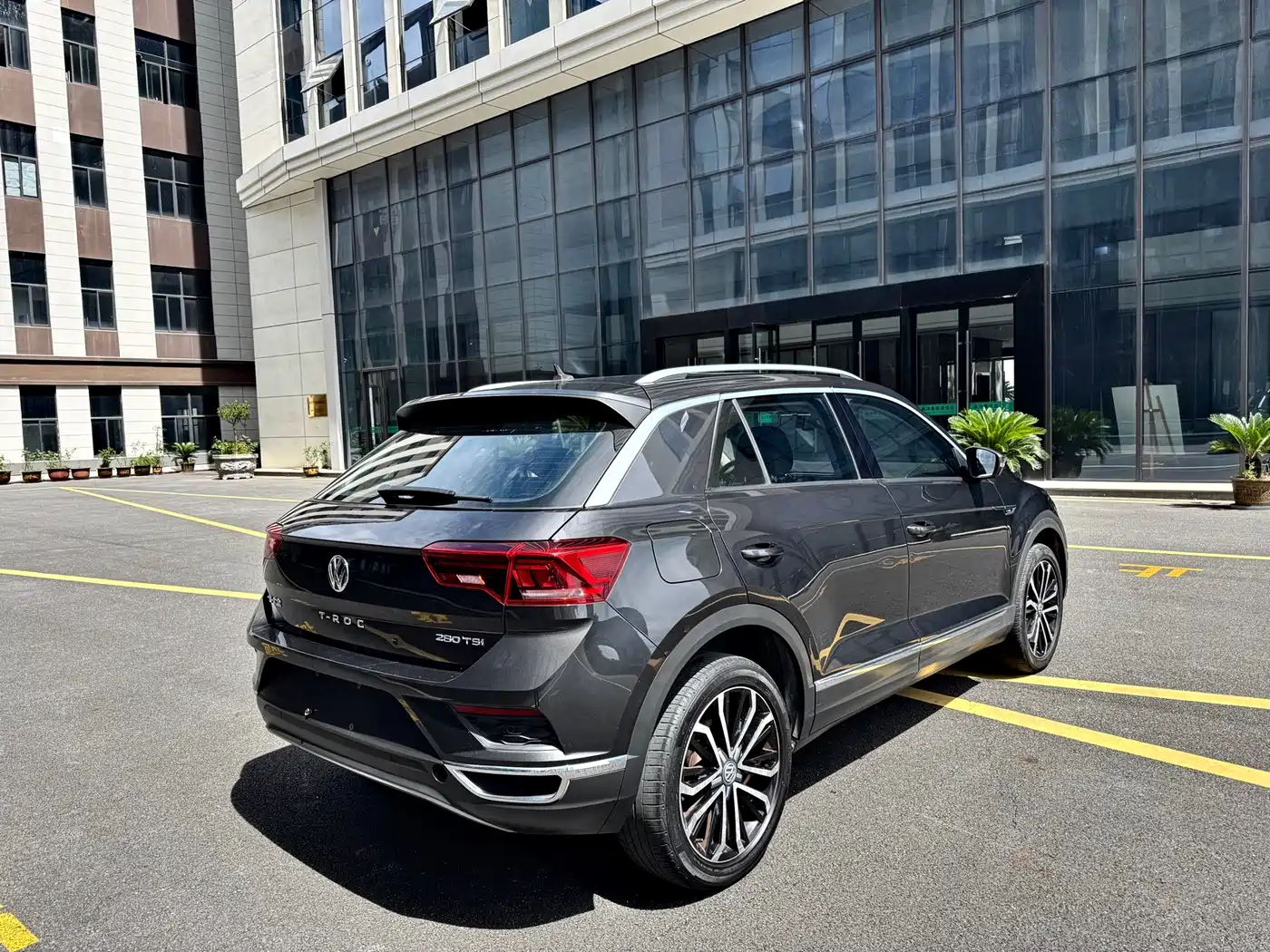 Photo 6 - Volkswagen T-ROC