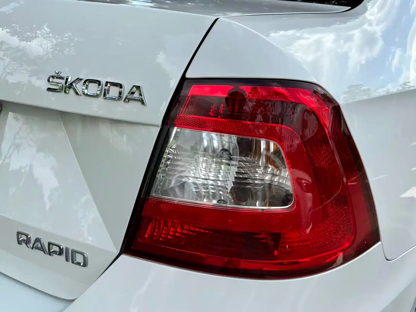 Škoda Rapid 2016 1.6L Manual Pioneer Edition фото 20