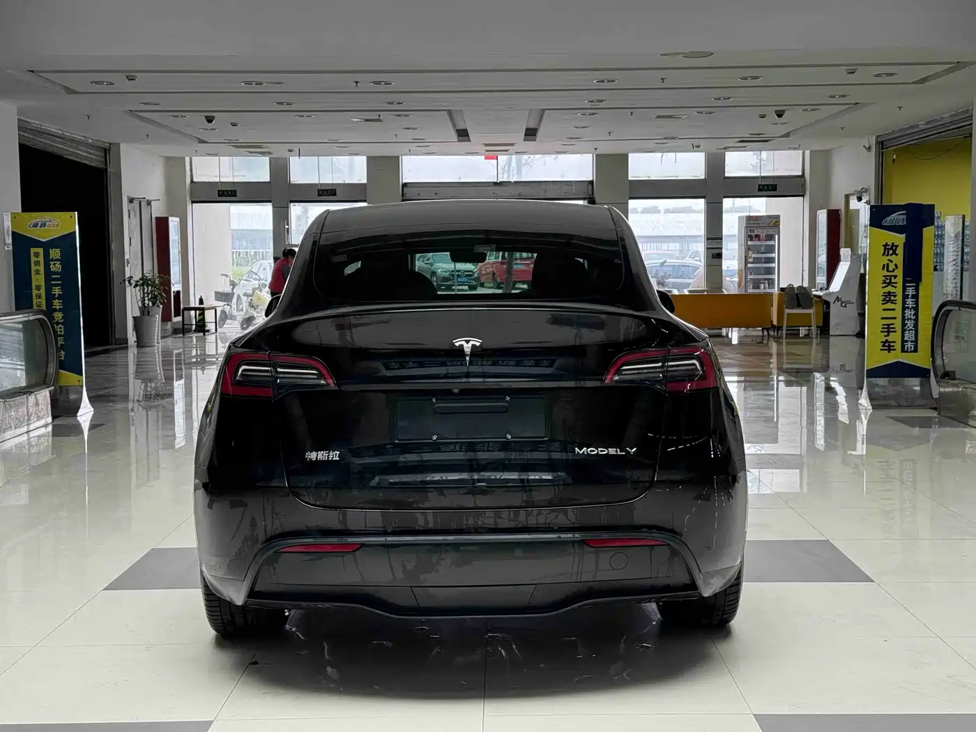 TESLA MODEL Y