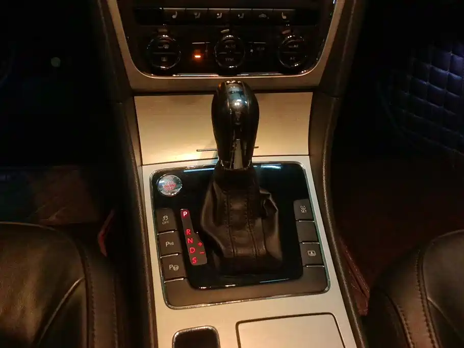 Volkswagen Passat 2014 2014 1.8TSI DSG Executive Navigation Edition