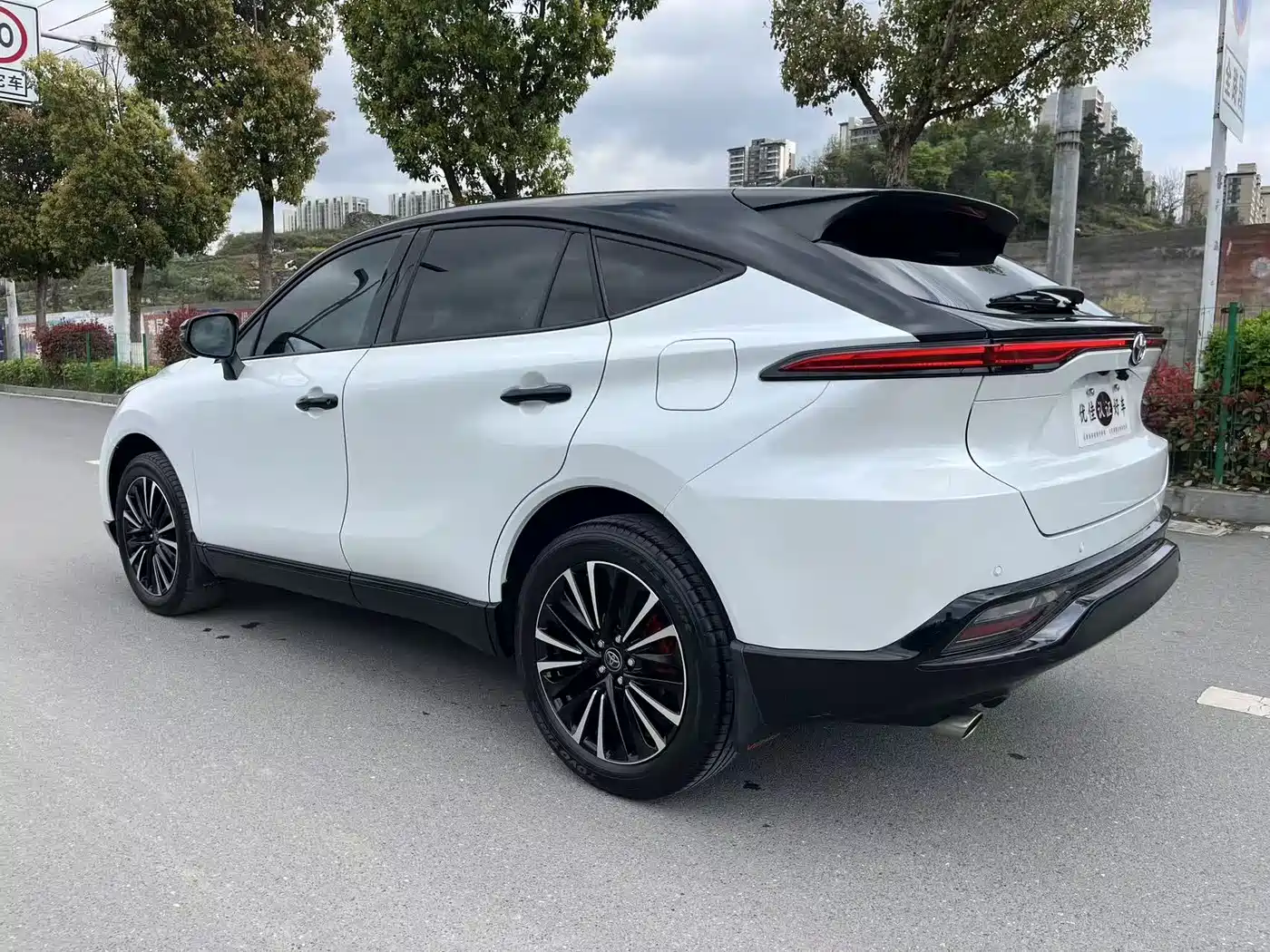 Toyota Venza 2022 2.0L CVT 2WD Premium фото 10
