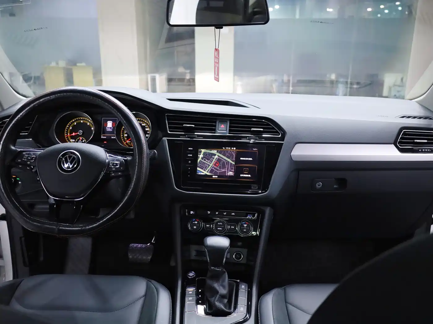 Volkswagen Tiguan L 2021 330TSI Automatic 2WD Smart фото 7