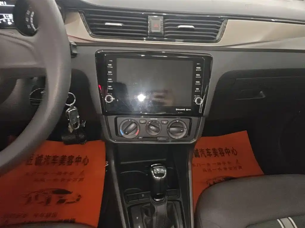 Škoda Skoda Rapid Spaceback 2020 1.5L Auto Standard фото 13