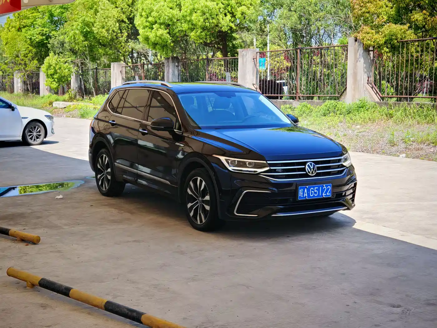 Volkswagen Tiguan L 2022 380TSI Automatic 4WD R-Line Cross Edition 7-Seater фото 3
