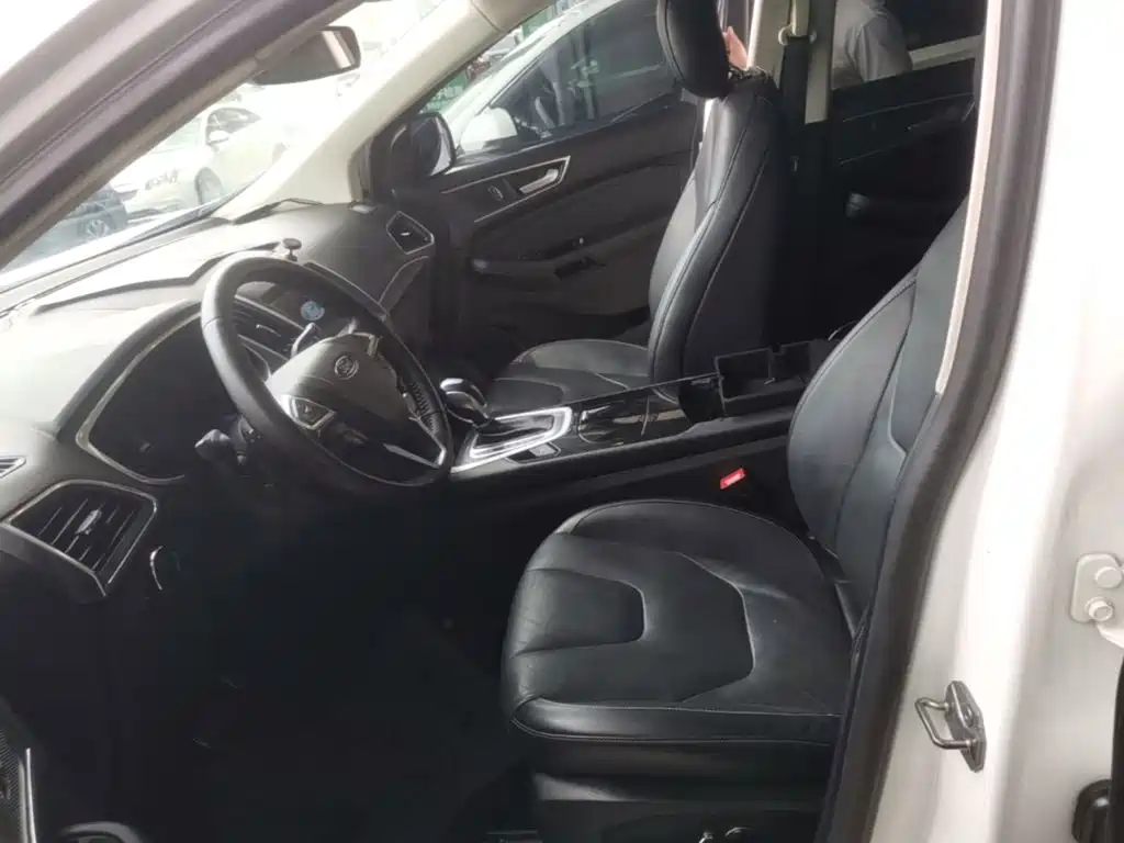 Photo 15 - Ford Edge