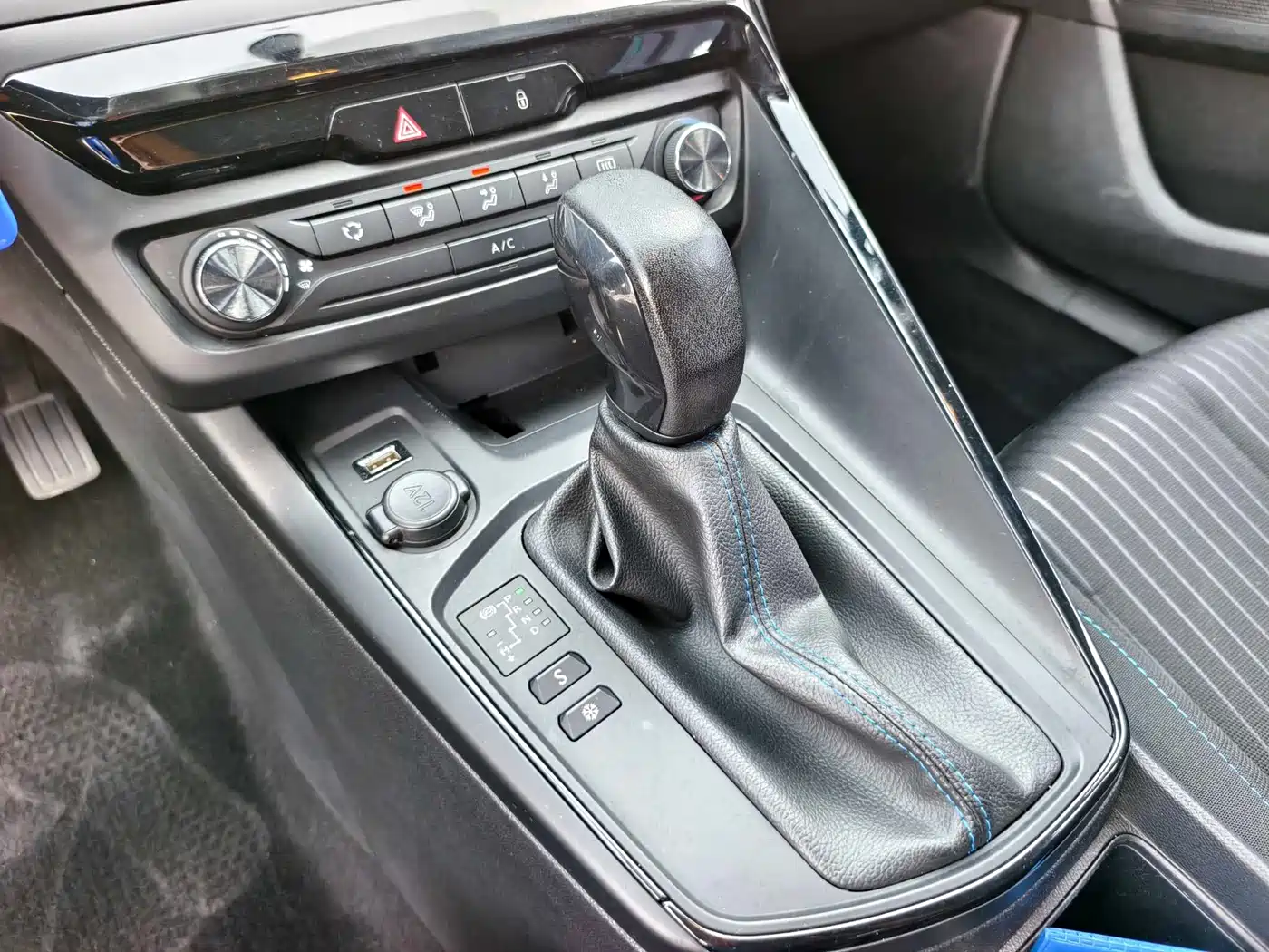Peugeot 308 2016 1.6L Automatic Fashion фото 6