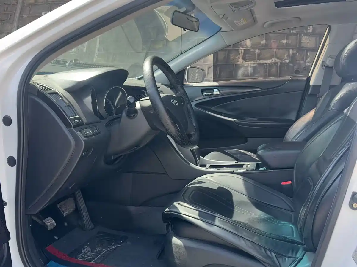 Hyundai Sonata 2013 2.0L Automatic Luxury Edition фото 5