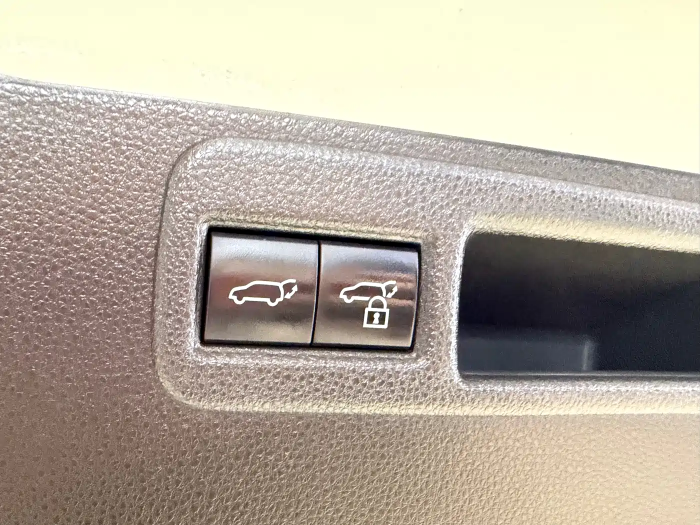 Toyota Venza 2024 2023 2.0L CVT FWD Premium