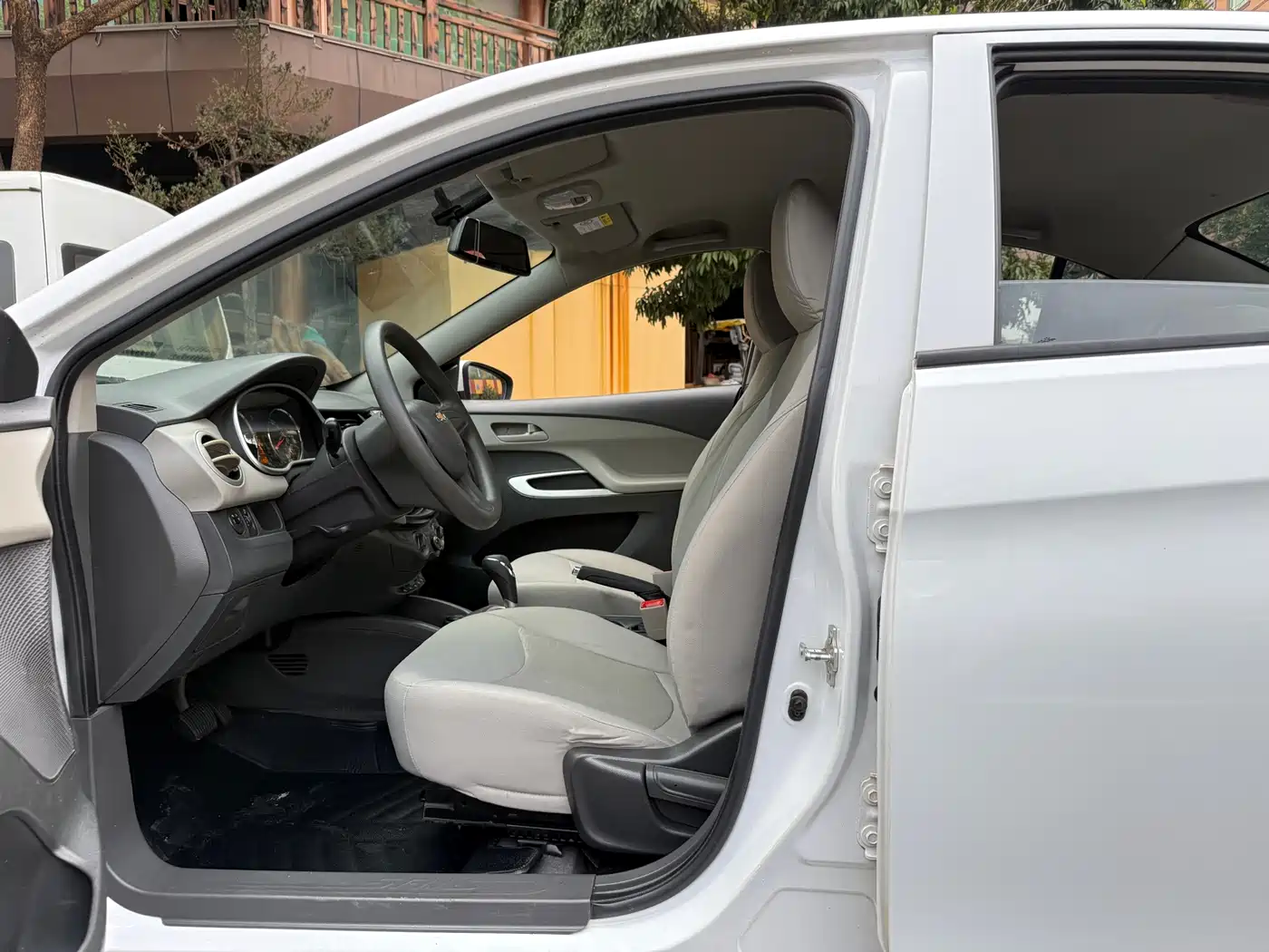 Chevrolet Sail 2015 Sail 3 1.3L AMT Ideal Edition фото 6