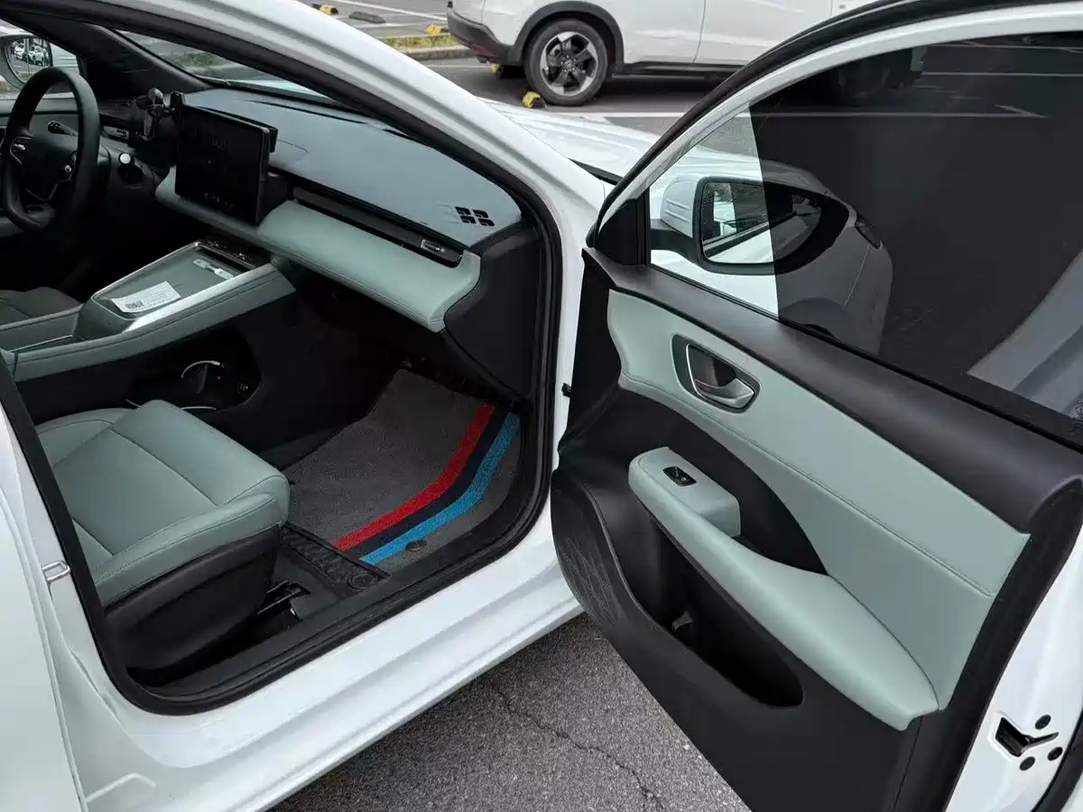 Roewe D6 2025 2025 Model 450km Premium Edition