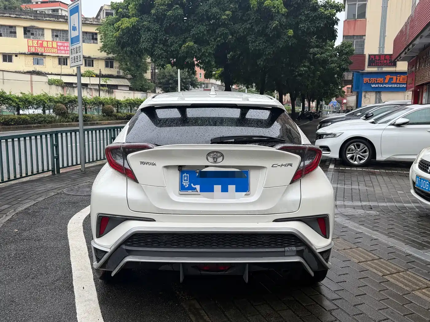 Фото 5 - Toyota C-HR