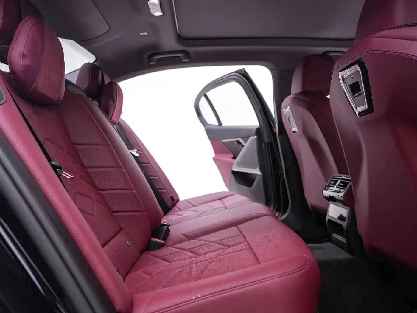 BMW 5 Series 2025 530Li Leading M Sport Package фото 17