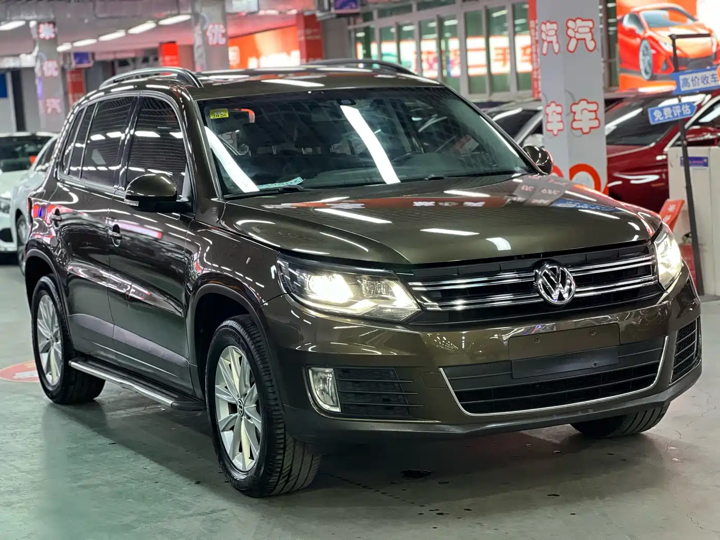 VOLKSWAGEN TIGUAN