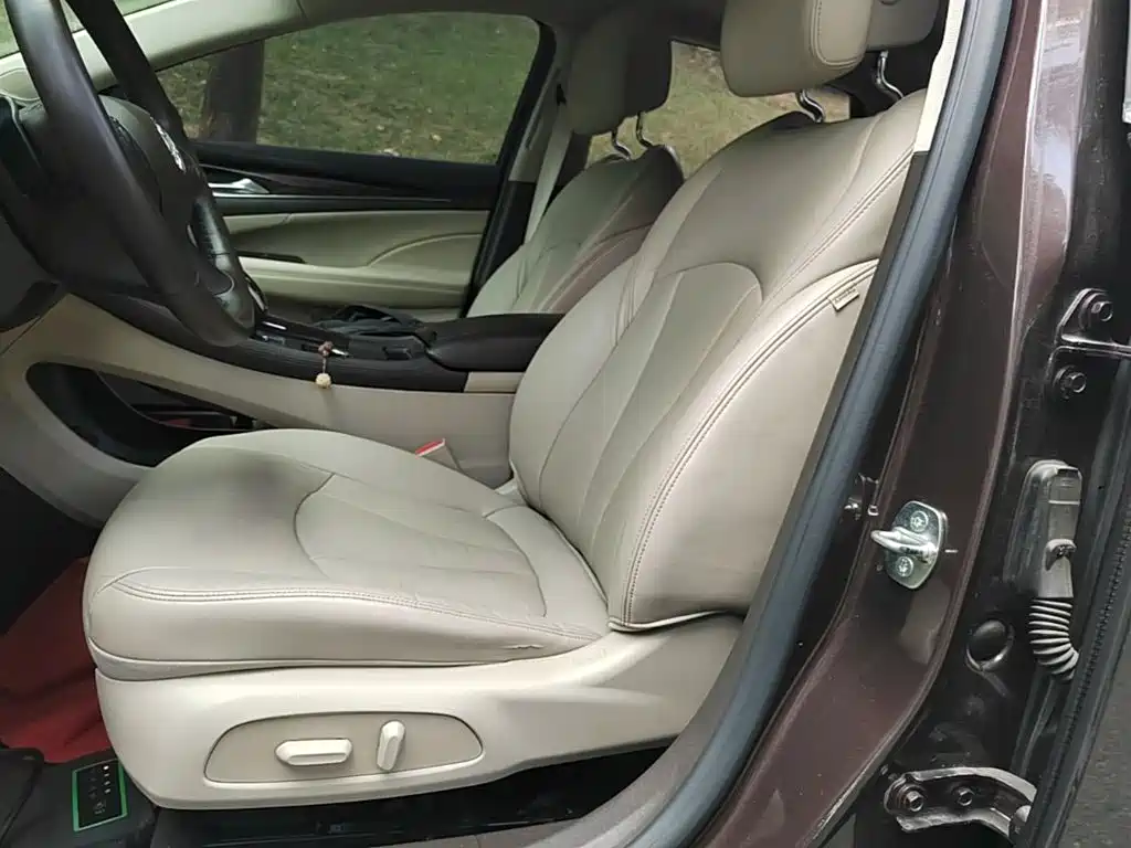 Photo 15 - Buick LaCrosse