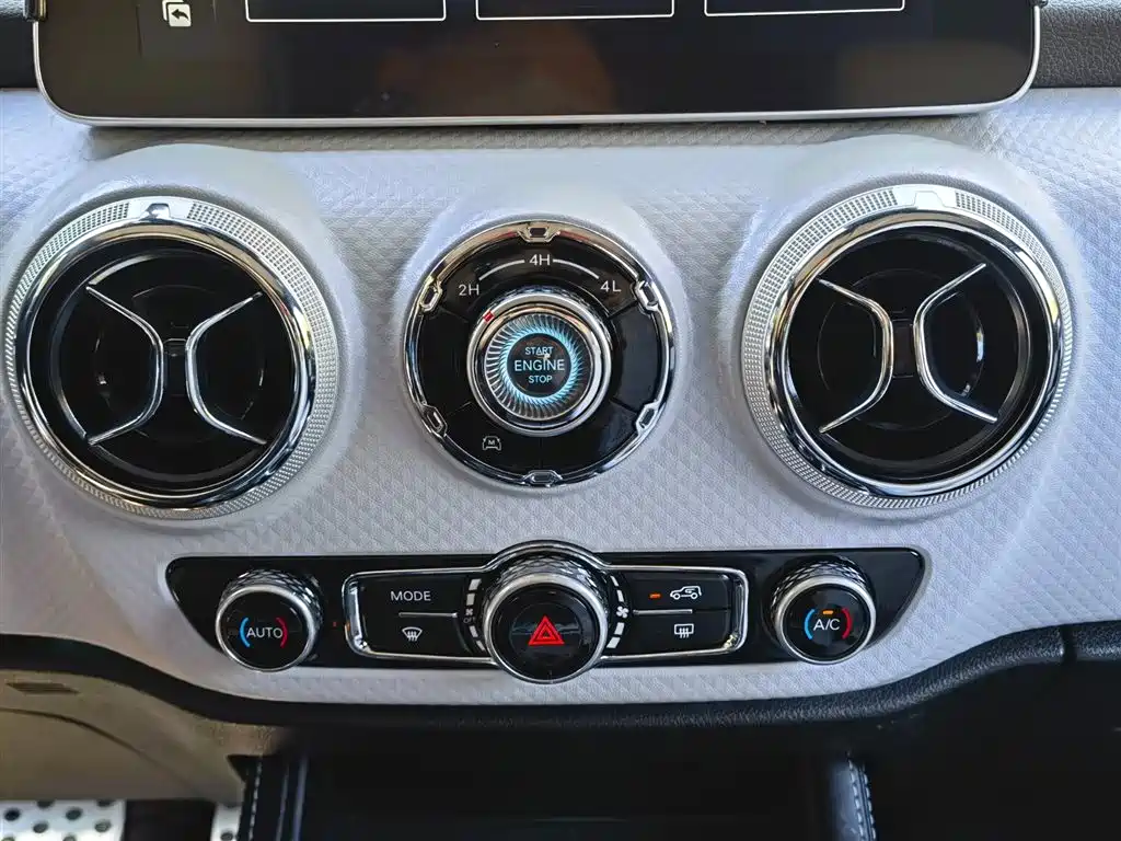 BAIC ORV Beijing Offroad BJ40 2023 2.0T Auto 4WD Urban Hunter Knight Edition фото 17