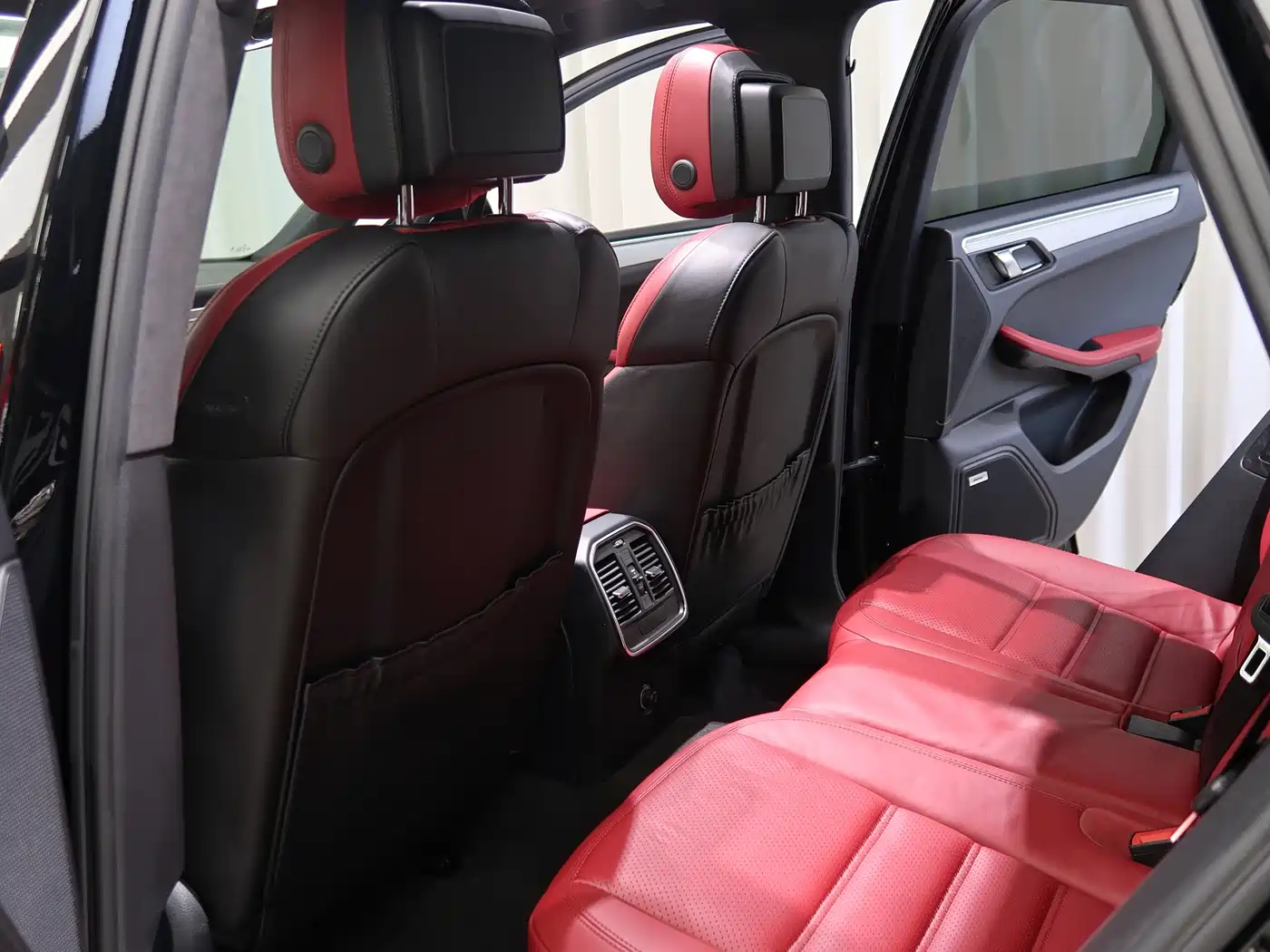 Porsche Macan 2016 Macan Turbo 3.6T фото 11