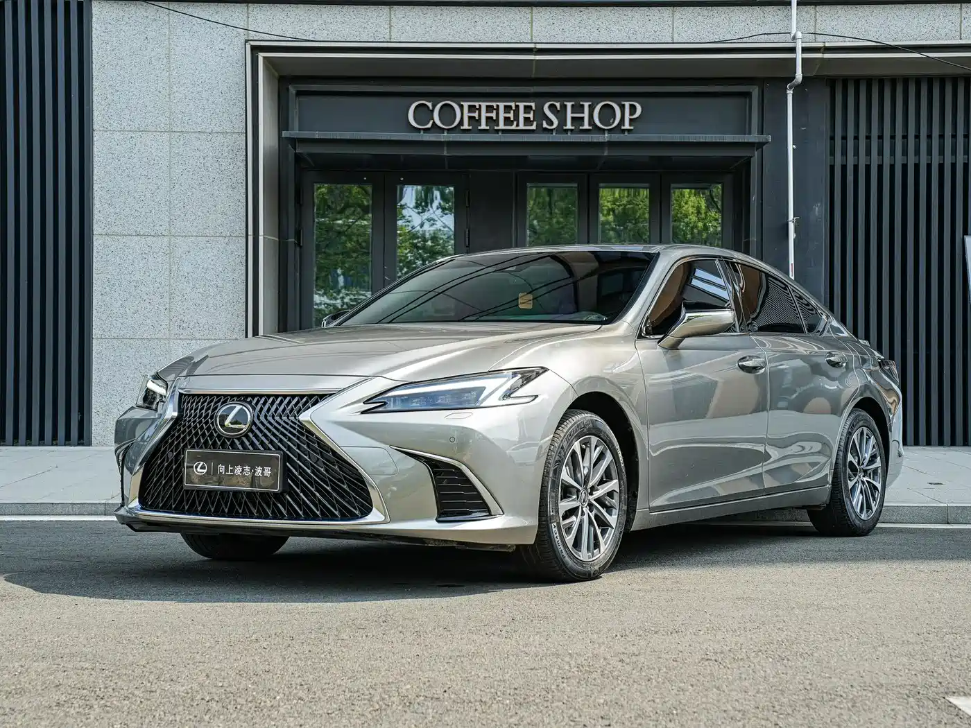 Lexus ES 2025 300h Ultimate Edition