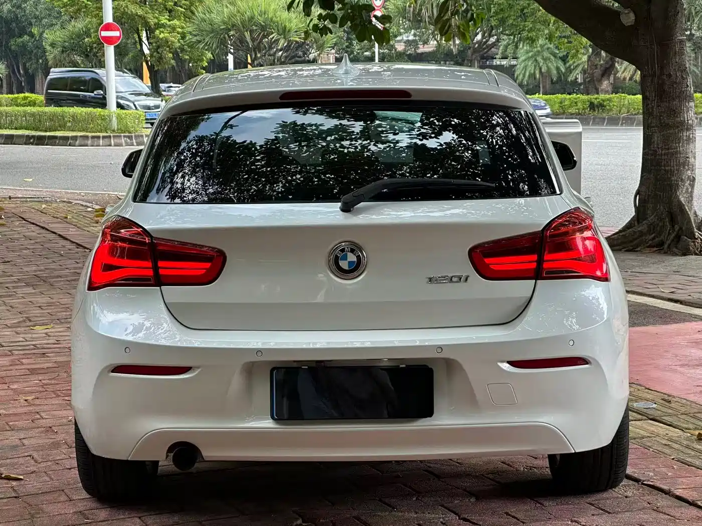 BMW 1 Series (Import) 2015 120i Leading фото 3