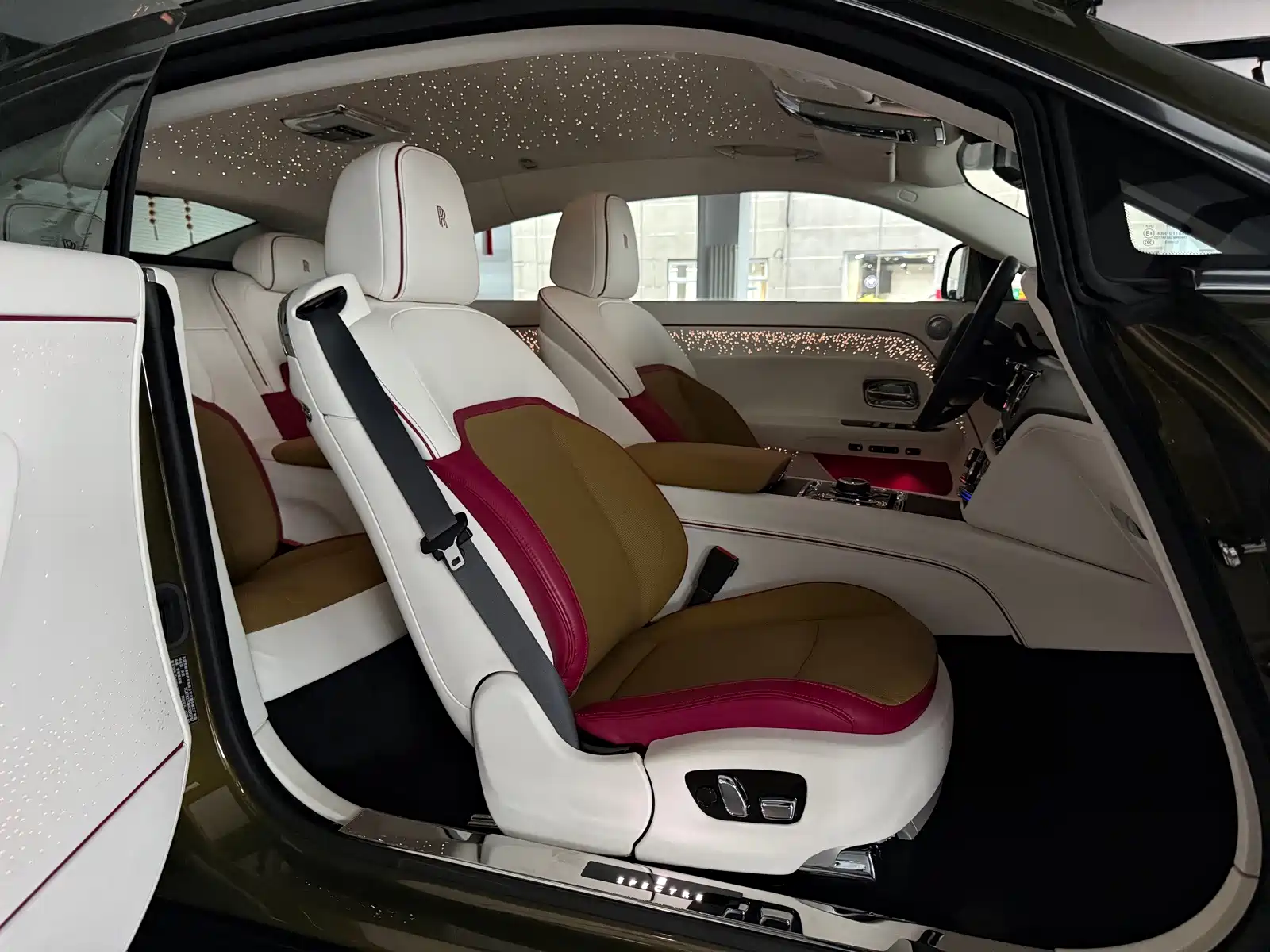 Фото 21 - Rolls-Royce Spectre