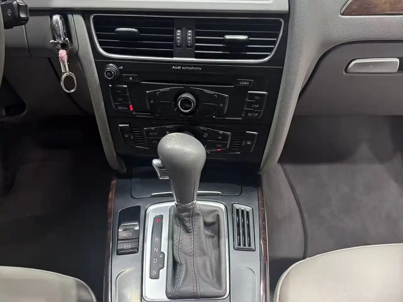 Audi A4L 2011 2.0 TFSI Comfort фото 9