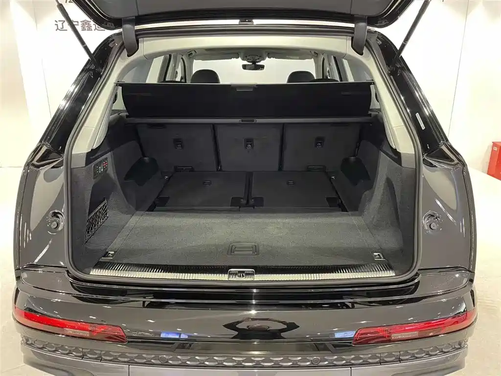 Audi Q7 2024 55 TFSI quattro S line Sport фото 6