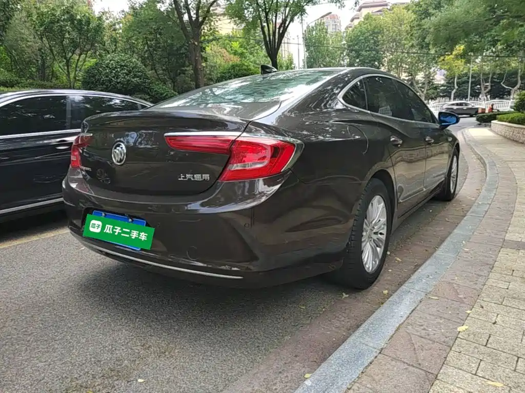 Photo 7 - Buick LaCrosse
