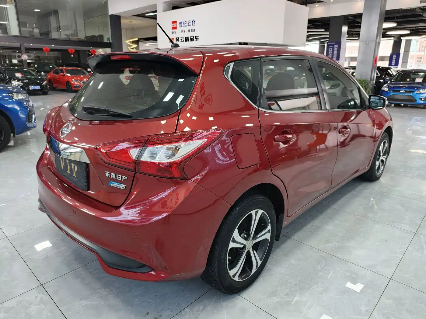 Photo 9 - Nissan Tiida