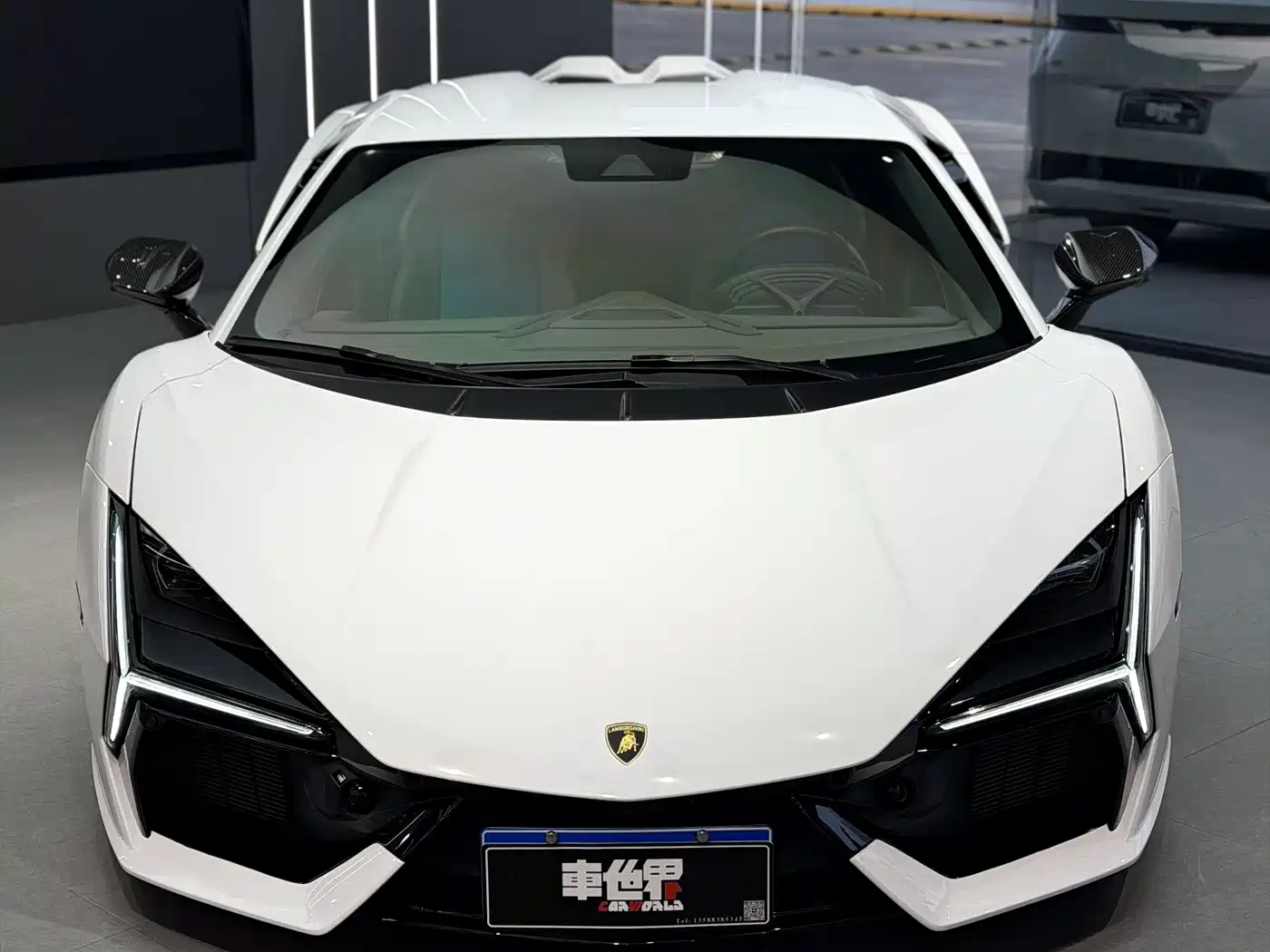 LAMBORGHINI REVUELTO