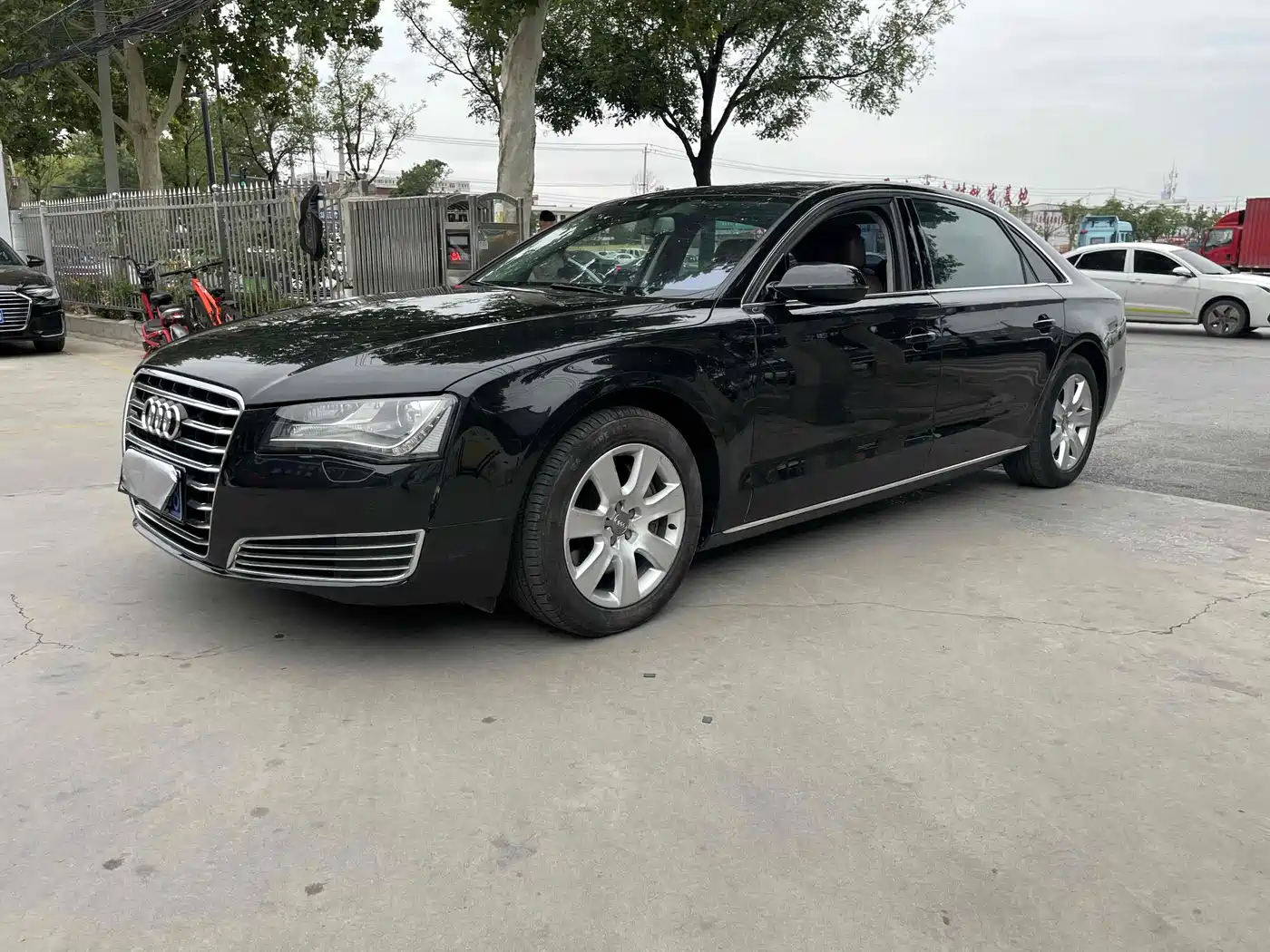Фото 1 - Audi A8