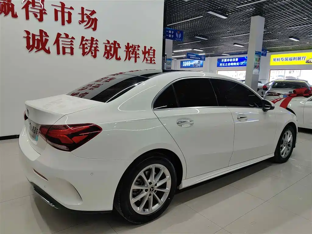 Mercedes-Benz A-Class 2022 A 200 L Sport Sedan Dynamic фото 6