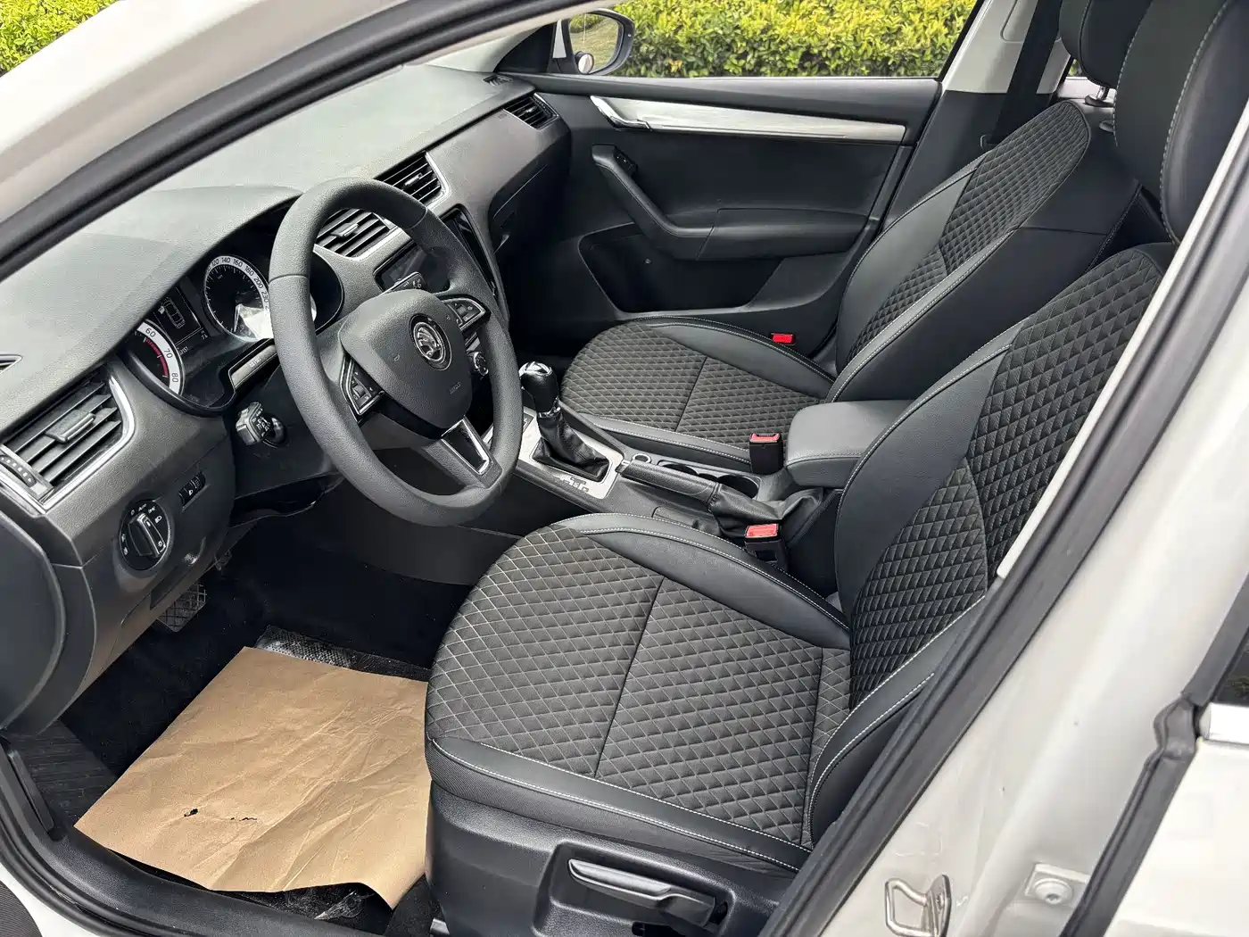 Škoda Octavia 2020 1.5L Automatic Smart Luxury Edition фото 9