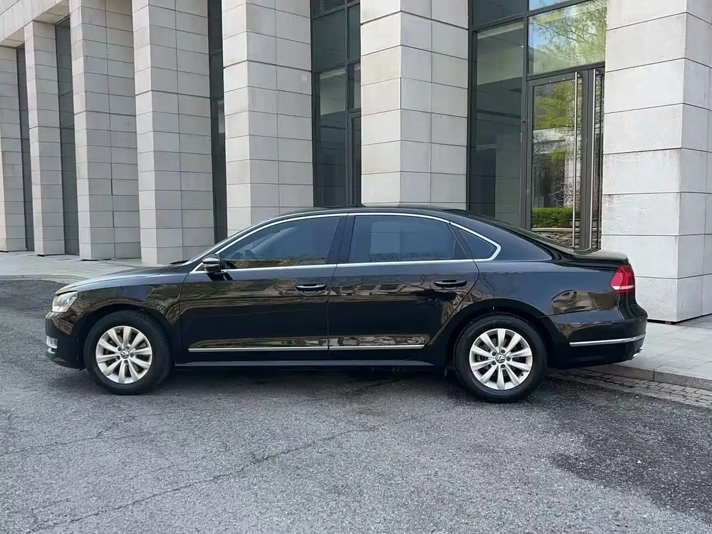 Volkswagen Passat 2014 1.8TSI DSG Luxury Edition фото 8