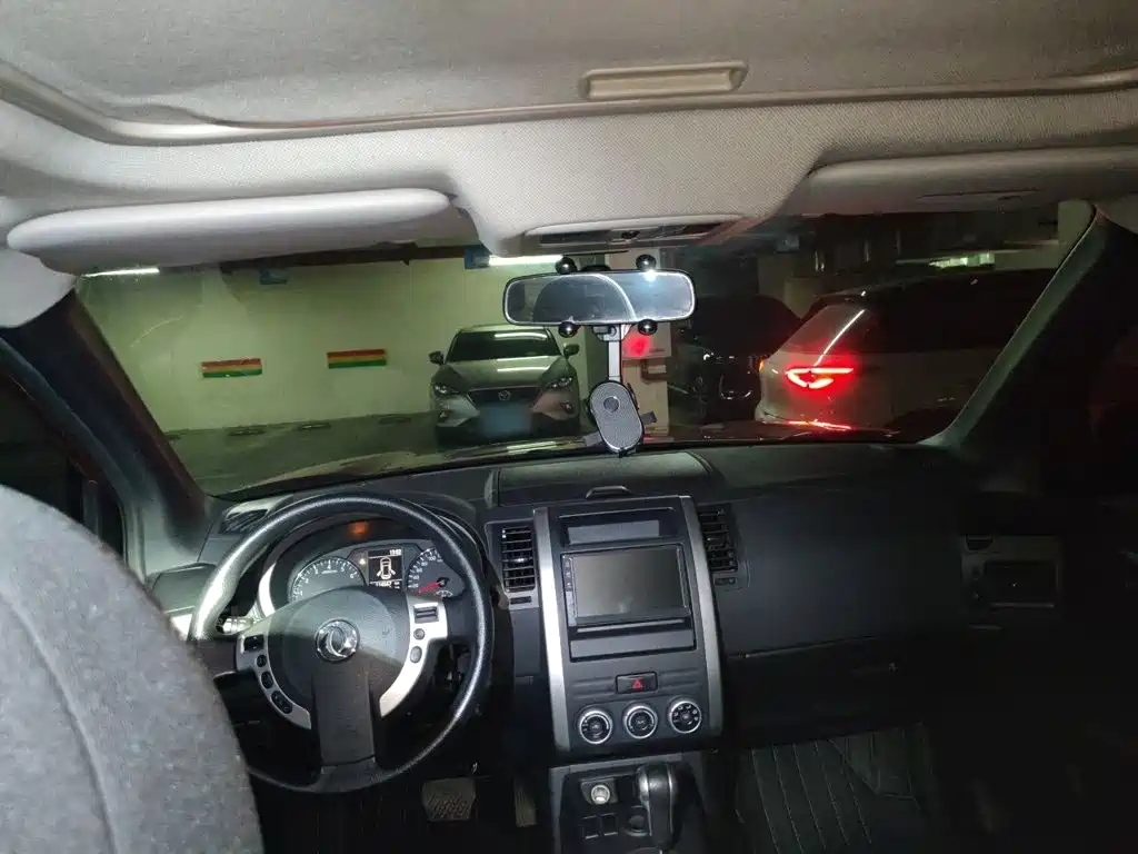 Dongfeng Fengdu MX6 2015 2015 2.0L CVT 2WD Excellence