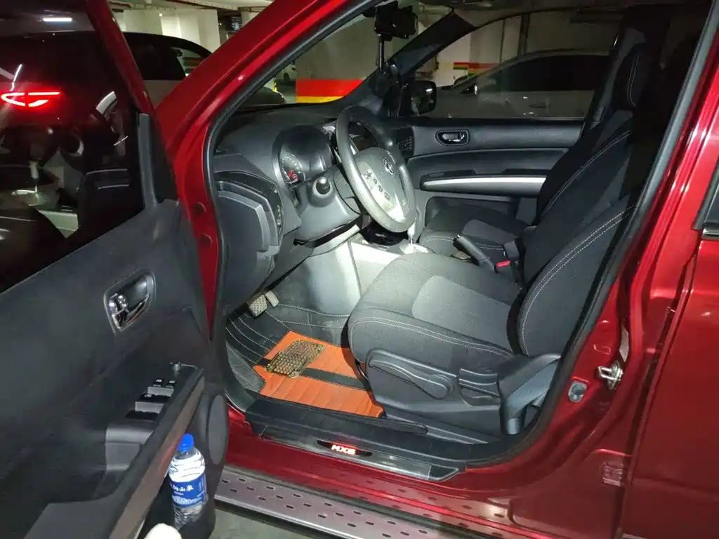 Dongfeng Fengdu MX6 2015 2015 2.0L CVT 2WD Excellence