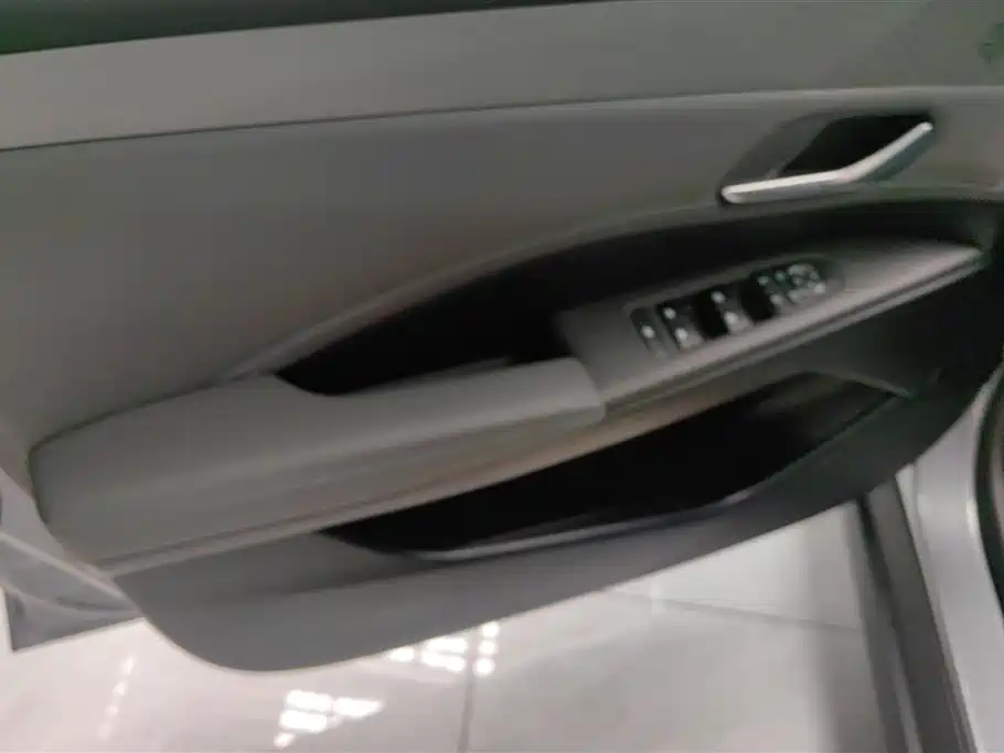 BYD Qin PLUS 2025 DM-i Smart Drive 55KM Leader фото 7