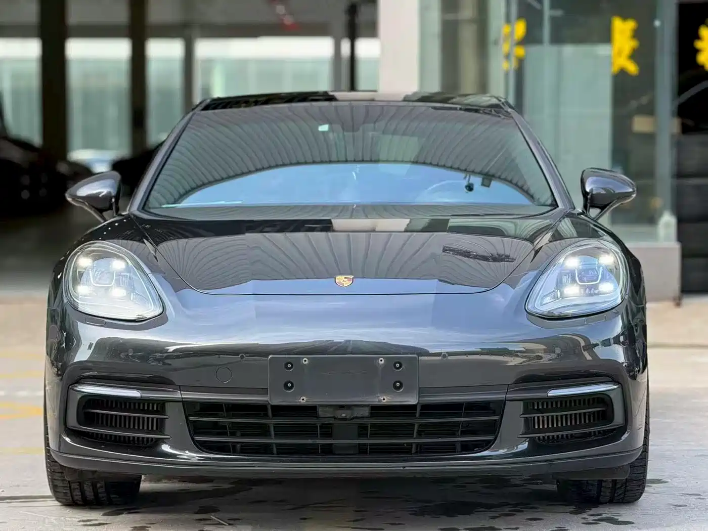 PORSCHE PANAMERA