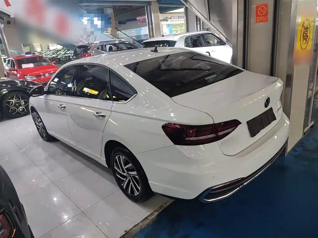 Volkswagen Lavida 2023 1.5L Auto Five Million Edition фото 5