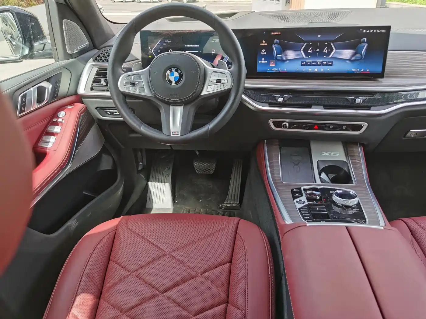 BMW X5 2025 Model xDrive 40Li M Sport Blackout Package фото 16