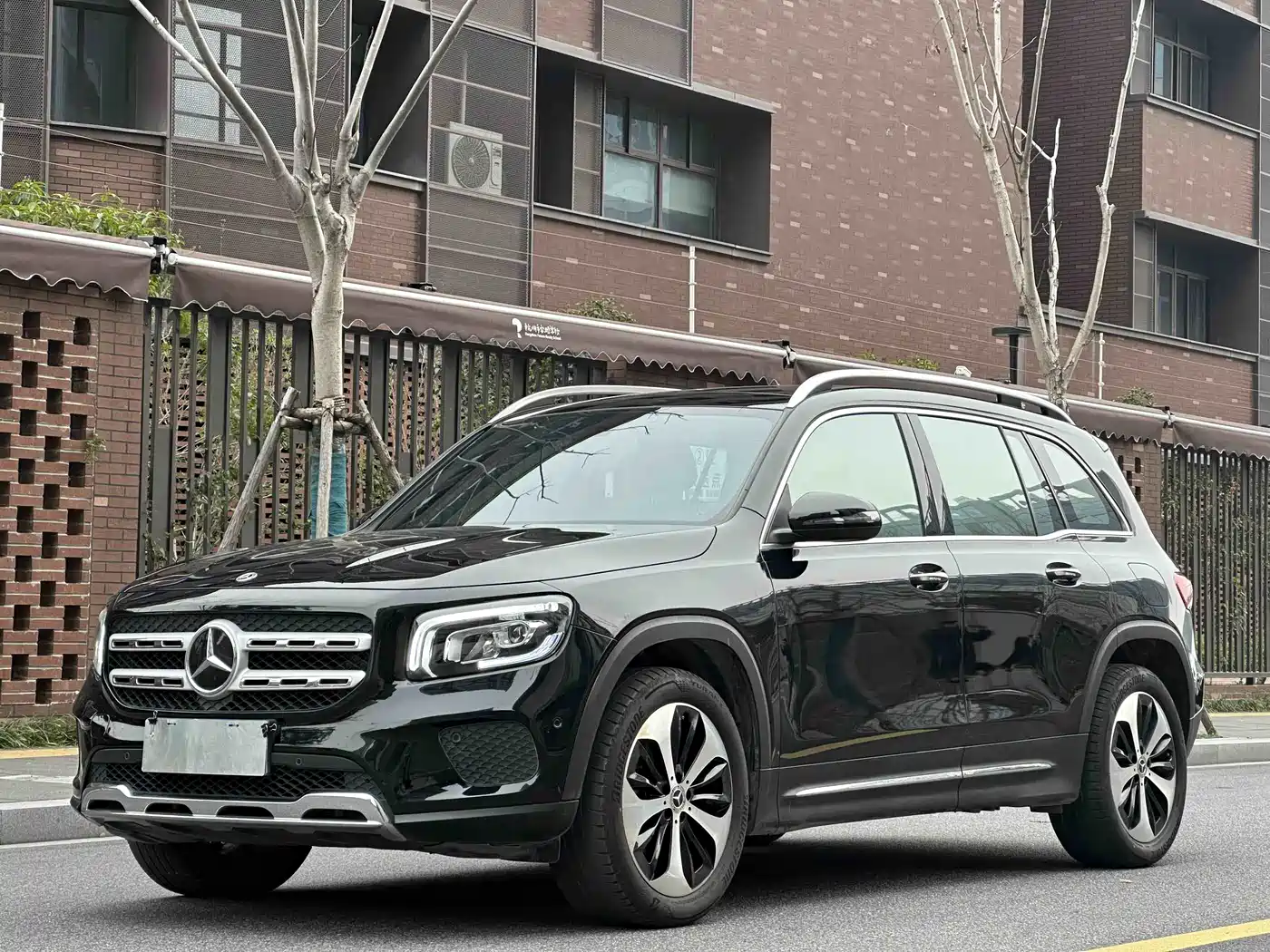 MERCEDES-BENZ GLB