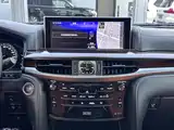 Фото 18 - Lexus LX