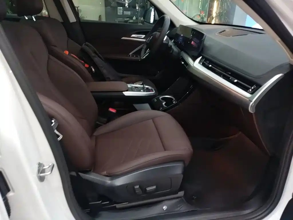 BMW iX1 2023 eDrive25L M Sport Package фото 25
