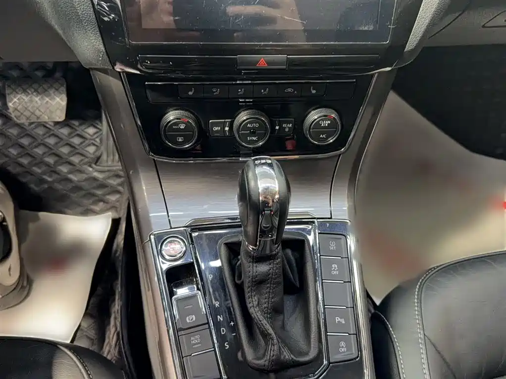 Volkswagen Passat 2017 330TSI DSG Prestige фото 17