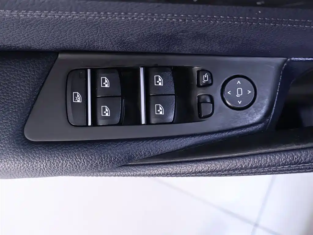 BMW 5 Series (Import) 2018 525i M Sport Package фото 17