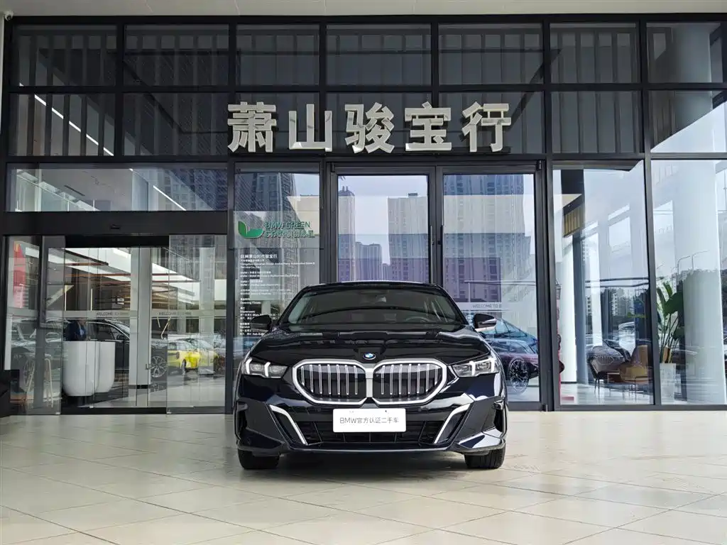 BMW 5 Series 2024 530Li Premium M Sport Package фото 2